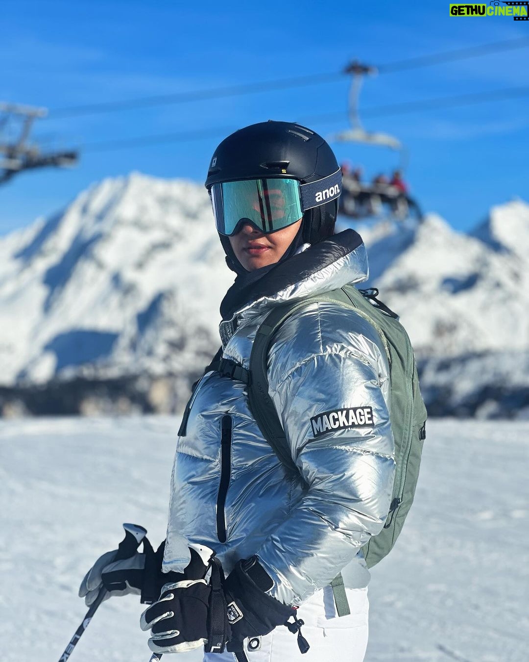Surveen Chawla Instagram - On the slope with my dope @akshaythakker 🤍⛷️#courchevel #courchevel1850 Courchevel 1850 France