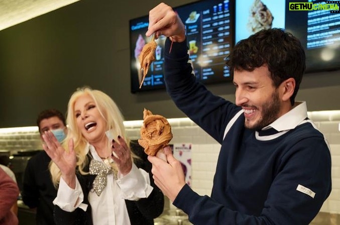 Susana Giménez Instagram - Como nos divertimos recorriendo Buenos Aires con @sebastianyatra que es un amor y a partir de ahora tambien un amigo Muy pronto por @paramountplusla Buenos Aires, Argentina