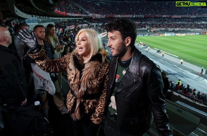 Susana Giménez Instagram - Como nos divertimos recorriendo Buenos Aires con @sebastianyatra que es un amor y a partir de ahora tambien un amigo Muy pronto por @paramountplusla Buenos Aires, Argentina