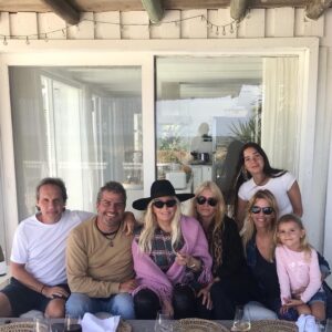 Susana Giménez Instagram - Domingo de Pascua en familia ¡la pasamos genial! 
🐰🐇🥰 Gracias!!! @mechasarra @lucia_celasco @carogimenez.ok @patogimenez