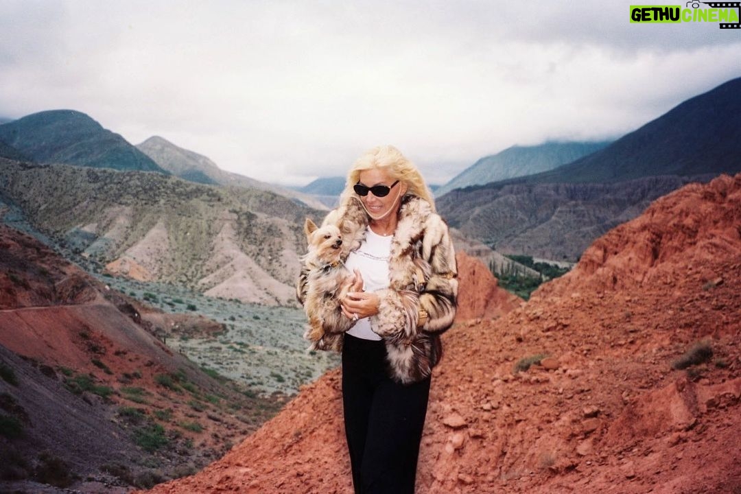 Susana Giménez Instagram - Hoy Viajamos a: San Salvador de Jujuy, mi última visita fue para grabar los títulos del programa en el año 2003. #suviajes #jujuy #purmamarca #cerrrosietecolores #susanagimenez #moments #flashbackfriday Jujuy, Argentina