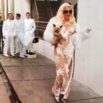 Susana Giménez Instagram - Camino al estudio para grabar un musical en TELEFE. Esta es una de mis fotos favoritas, entre otras cosas porque estoy con Jazmín. #tbt #look #fashion #susanagimenez TELEFE - Estudios Ronda