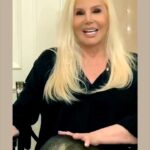 Susana Giménez Instagram - Además de aplaudirlos, queremos ayudarlos! Según las últimas estadísticas en Argentina el 15% del total de infectados de COVID 19 son médicos, enfermeros, kinesiólogos…. Esto se debe, en parte, a la falta de recursos para protegerse. ¡Pongámonos en sus zapatos y ayudemos a CRUZ ROJA ARGENTINA a recaudar más fondos para comprar los insumos que se necesitan! Entrá (link en bio), colaborá y te vas a encontrar con una sorpresa : Cada vez que dones vas a sumar chances de ganar una cartera y/o un par de zapatos de tu estrella favorita. Todo lo recaudado va a ser destinado al plan de acción de @cruzrojaarg para dar respuesta al Covid 19. Ellos están arriesgando su vida por nosotros, pongámonos #ENSUSZAPATOS. @mercadolibre.arg #donacion #susanagimenez #quedateencasa #coronavirus #juntos #ayudar