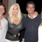 Susana Giménez Instagram – Feliz día del herman@ Caro, Pato y Kiko!!! ❤️❤️❤️
#diadelhermano #sisters #brothers #family #love Punta del Este, Uruguay