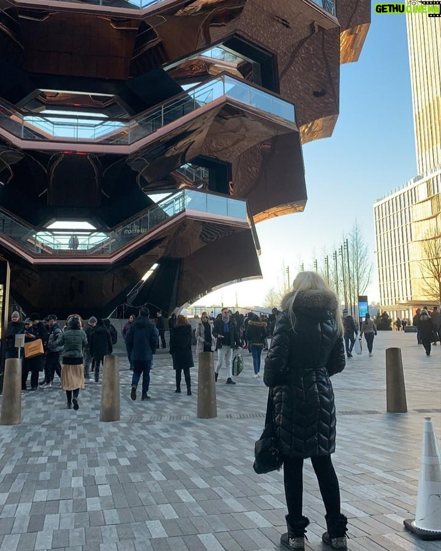 Susana Giménez Instagram - #HudsonYards increíble!!! #arquitecture @hudsonyards #susanagimenez #newyork #travel New York