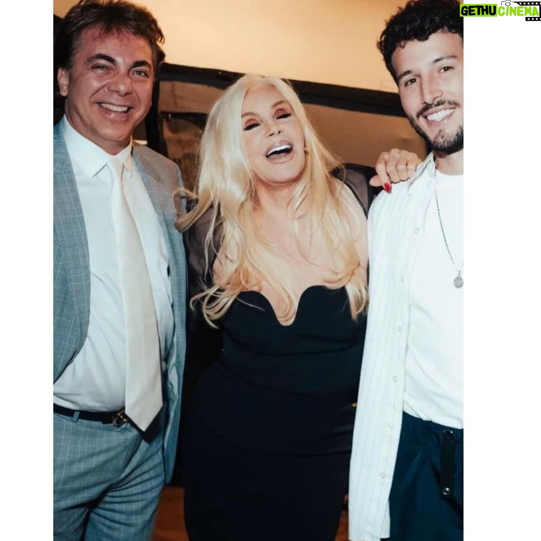 Susana Giménez Instagram - Tuve visitas adorables en el teatro! @sebastianyatra y @cristiancastro