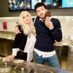 Susana Giménez Instagram – Le muestro Bs.As. a mi queridísimo @sebastianyatra
Lo pueden ver muy pronto por Telefé, 22hs.
Ya disponible en @paramountplusla