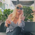 Susana Giménez Instagram - Tomando algo en Lincoln Road viendo pasar la gente Lincoln Road, Miami Beach