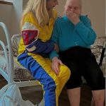 Svetlana Loboda Instagram - Настане день, коли в нас з’явиться дата, яку ми святкуватимемо. Дата щастя і вдячності, дата перемоги добра і віри. І вже два роки кожен з нас щодня робить все можливе, аби її наблизити. Я люблю свою Країну. Я знаю, що разом ми можемо творити дива... Ми вже їх творимо. Днями закінчили відбудову ще однієї квартири в Ірпені. В часи найбільшого страху і зневіри, я передивляюсь наші записи і знаходжу надію в очах цих людей, кожного з них за два роки.. І ви шукайте її в очах одне одного бо переможе тільки любов, тільки правда і тільки Україна🇺🇦🇺🇦🇺🇦