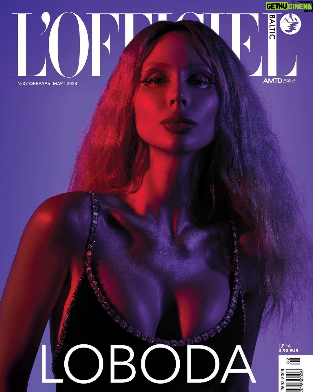 Svetlana Loboda Instagram - Счастлива стать лицом международной обложки @lofficielbaltic 🔥 и частью прекрасной команды. Впервые! О предстоящем мировом туре, подготовке, тренировках, премьере англоязычных треков, мировых фестивалях и .. 20-летии карьеры. Новые выпуски @lofficielbaltic уже в продаже в Эстонии и Латвии 😍 @lofficielbaltic @ligazemture @obmarak @dacebahmane @nikitin_ilja @olafoundation.lv photo credit: @natalieberezina_photography muah: @ketmakeup @elenheelen @luviofficial @bicholla @schiaparelli @miumiu Rīga
