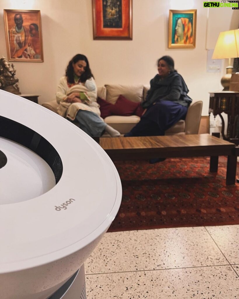 Swara Bhaskar Instagram - My baby was born two weeks before Delhi’s AQI levels soared to hazardous. And a whole new worry was introduced into my life? How should I protect my little one from something as pervasive and basic and all encompassing as AIR! Thankfully @dyson @dyson_india ‘s new air purifier ‘The Dyson Purifier Big + Quiet Formaldehyde’ which covers an area of 1100 sq. Ft. Is the godsend I needed. Efficient and most importantly quiet, it purifies the air silently so my baby can take her naps and feeds undisturbed. An LED screen to tell you AQI levels and other info and a remote to adjust settings to your own comfort. Best buy ever, especially for a family with kids!! 💙🤗✨ #notanad #mammareccomends #DysonHome #DysonIndia #DysonPurifier #DysonBigandQuiet #Gifted New Delhi