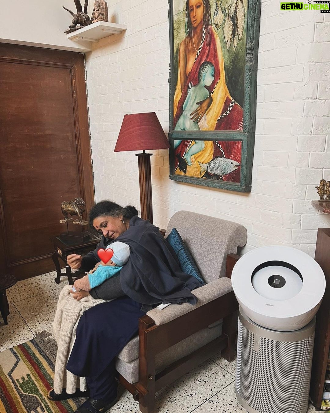 Swara Bhaskar Instagram - My baby was born two weeks before Delhi’s AQI levels soared to hazardous. And a whole new worry was introduced into my life? How should I protect my little one from something as pervasive and basic and all encompassing as AIR! Thankfully @dyson @dyson_india ‘s new air purifier ‘The Dyson Purifier Big + Quiet Formaldehyde’ which covers an area of 1100 sq. Ft. Is the godsend I needed. Efficient and most importantly quiet, it purifies the air silently so my baby can take her naps and feeds undisturbed. An LED screen to tell you AQI levels and other info and a remote to adjust settings to your own comfort. Best buy ever, especially for a family with kids!! 💙🤗✨ #notanad #mammareccomends #DysonHome #DysonIndia #DysonPurifier #DysonBigandQuiet #Gifted New Delhi