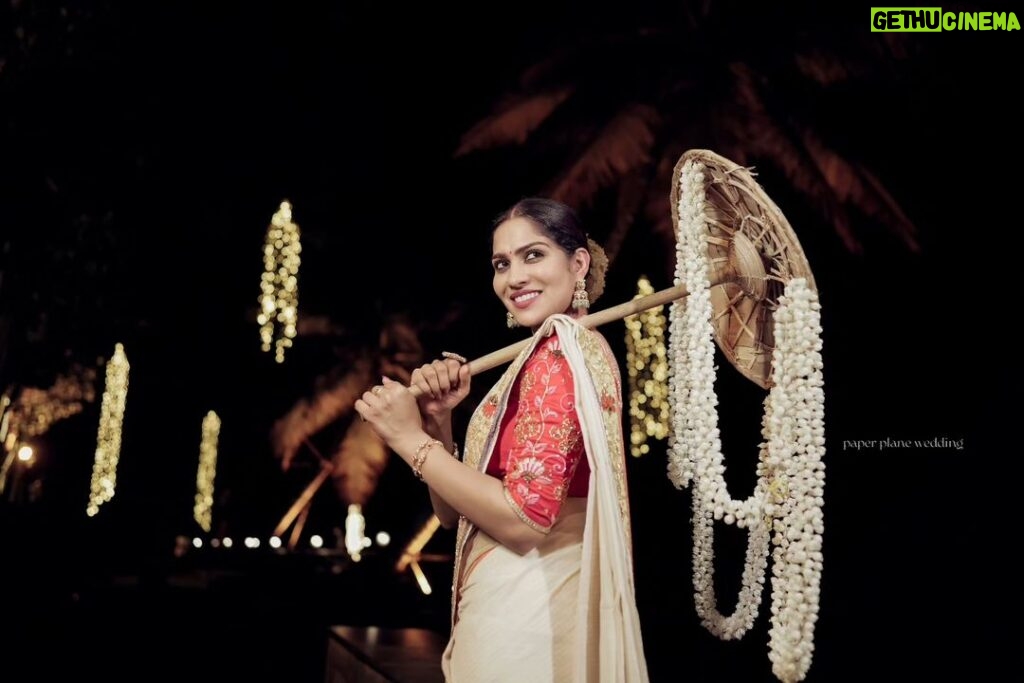Swasika Instagram - DHAKSHINA @paper_plane_wedding @swasikavj ........ makup&styling @abilashchickumakeupartist #dhakshina #swasika #paperplanewedding S River Resorts