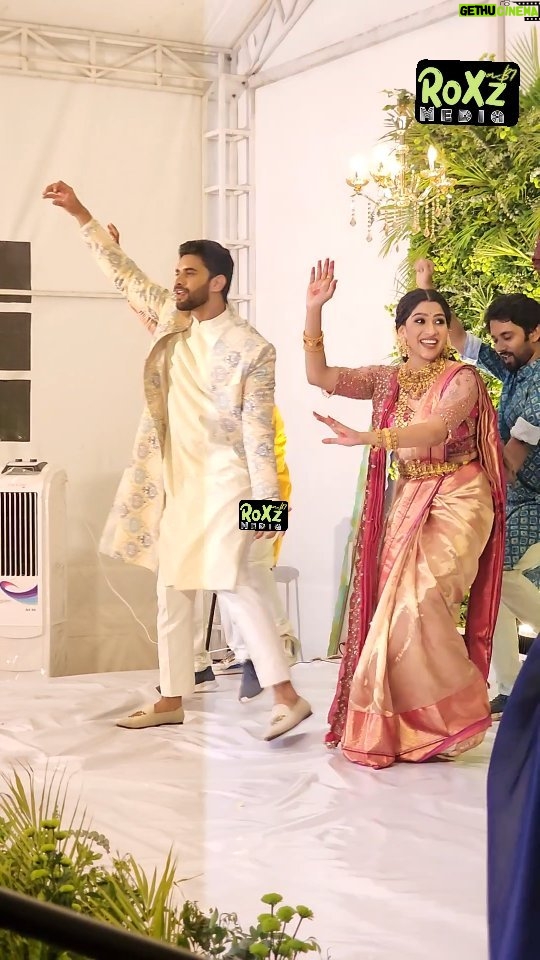 Swasika Instagram - കിടിലൻ Couple Dance .... 🤩🤩 സ്വാസികയുടേം പ്രേമിന്റെയും തകർപ്പൻ ഡാൻസ്...... @swasikavj @premjacob06 #swasika #swasikaprem #swasikavj