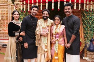 Swasika Instagram - Welcome to the Clan @padmasoorya 
"Katha iniyanu aarambhikan pokunathu 😛"
God bless you both 🤗
.
@gops_gopikaanil @swasikavj @premjacob06 
.
#love #peace #happiness
