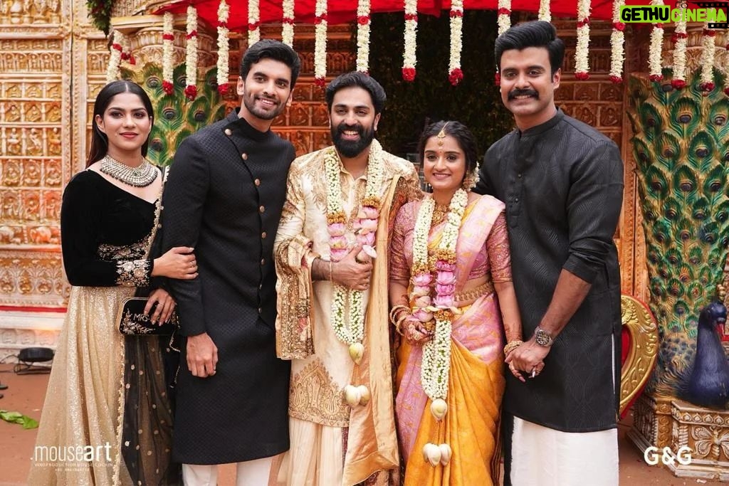 Swasika Instagram - Welcome to the Clan @padmasoorya "Katha iniyanu aarambhikan pokunathu 😛" God bless you both 🤗 . @gops_gopikaanil @swasikavj @premjacob06 . #love #peace #happiness