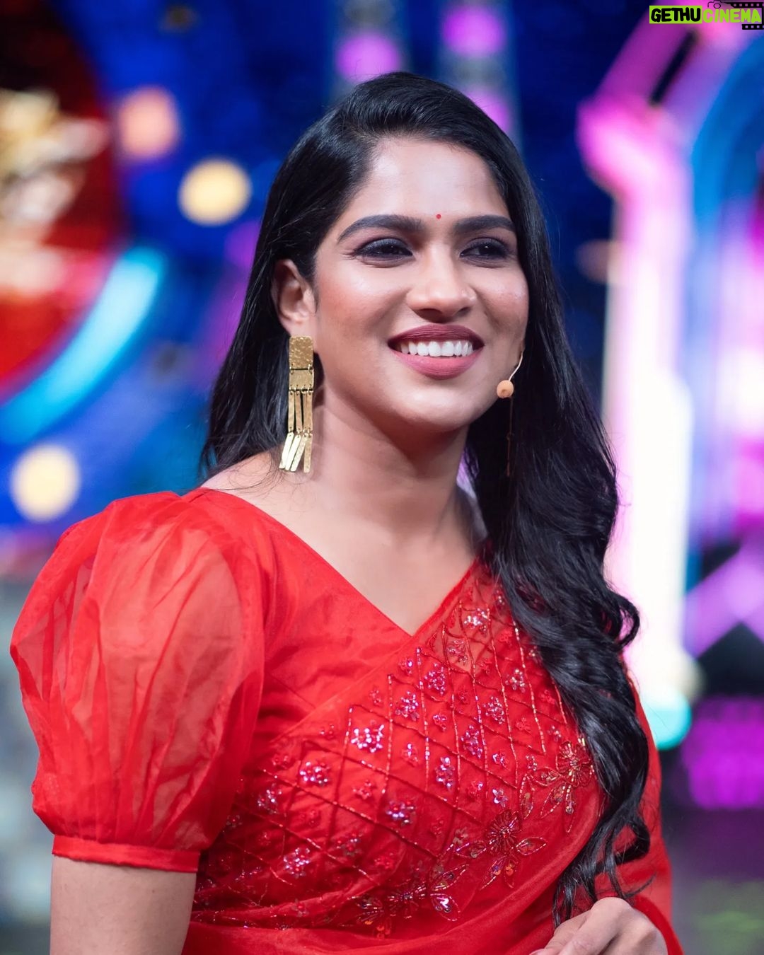 Swasika Instagram - What is it in a valentines day without some red ? Mua : @abilashchickumakeupartist Stylist : @amal_gop Wearing : @prakrithi_by_ramya Ornaments : @lauradesigns.in #swasikavj #swasikavijay #red #redlove