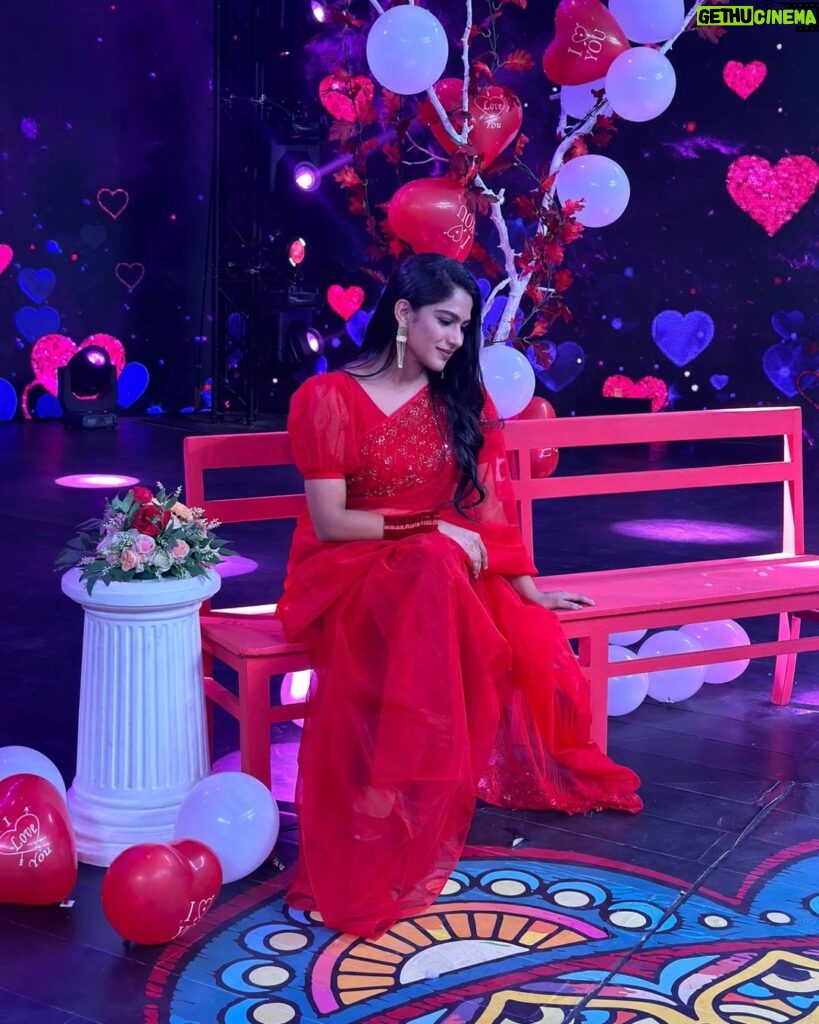 Swasika Instagram - What is it in a valentines day without some red ? Mua : @abilashchickumakeupartist Stylist : @amal_gop Wearing : @prakrithi_by_ramya Ornaments : @lauradesigns.in #swasikavj #swasikavijay #red #redlove