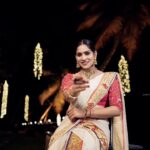 Swasika Instagram - DHAKSHINA @paper_plane_wedding @swasikavj ........ makup&styling @abilashchickumakeupartist #dhakshina #swasika #paperplanewedding S River Resorts