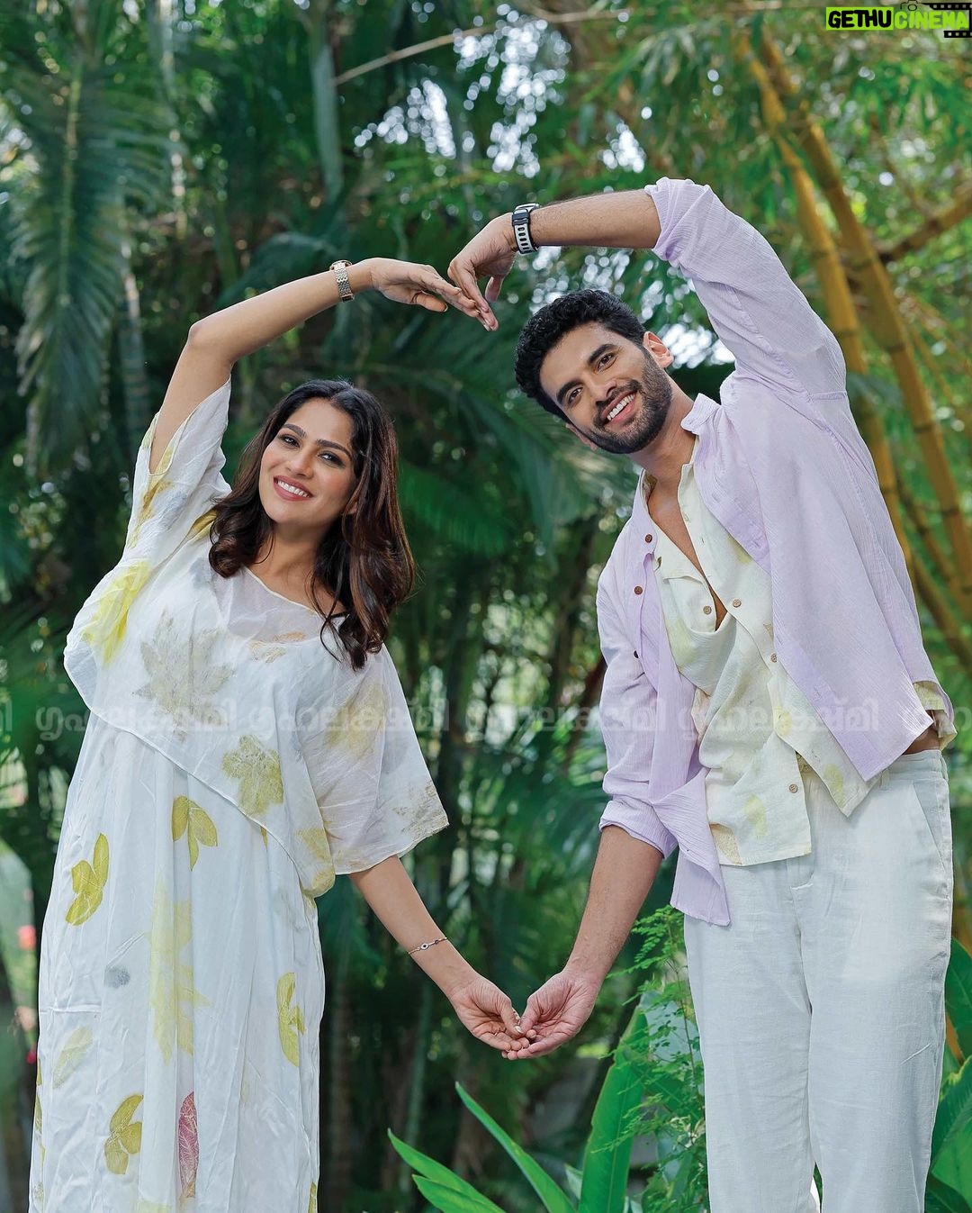 Swasika Instagram - I'm overjoyed to share a dream come true moment with you all. Always marveling at those celebrity couple cover photos, being featured alongside my husband in @grihalakshmi_ was a dream on my bucket list. The manifestation worked, and here we are on the cover of the Valentine's Day @grihalakshmi_ edition. This opportunity means the world to us, and I can't express enough gratitude. If you're curious about our love story, find it in stores this month. Thank you for your continued support! With love , Prem and Swasika. Mua : @abilashchickumakeupartist Stylist : @soorajskofficial #ps4ever #swasikavijay #premjacob #swasikavj #grihalakshmi #covermodels #valentinesday #lovestory
