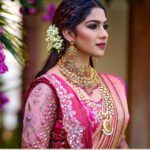 Swasika Instagram – Thank you for trusting @ttdevassy for your special day Swasika❤️
.
.
Our #TTDbride & Talented Actress @swasikavj elegantly flaunts our jewellery on her wedding day! Couldn’t be happier✨
.
.
Photography : @sebastianoz_ 
MUA & Styling : @abilashchickumakeupartist 
Outfit : @kanchivaram.in & @jazaashdesignstudio 

📍M.G Road, Kochi

#BridesofTTDevassy #TTDevassy #TTDevassyJewellery #Kochi #CelebrityWedding #CelebrityBride #SouthIndianWedding #ZorabyTT #ZoraSignatureSelections #DesignerBridalJewellery #Valentines #ps4ever

[Designer choker necklace. Coin-mala necklace. Heavy traditional jewellery. Celebrity Bride Swasika. Beach Wedding. South Indian Wedding Look] MG Road Kochi