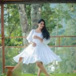 Swasika Instagram – White dress ,endless possibilities 😊

Wearing @denairaboutique 
MUA @nash_makeover_by_nishana 
Styling @tharunya_vk