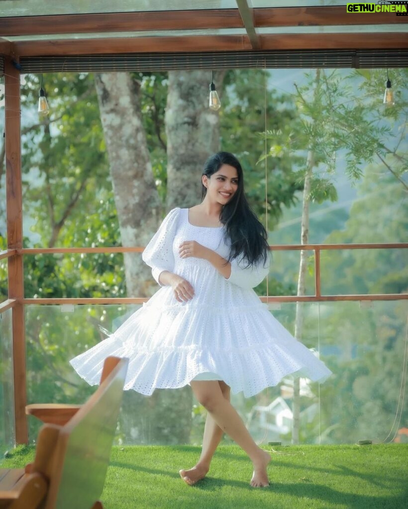 Swasika Instagram - White dress ,endless possibilities 😊 Wearing @denairaboutique MUA @nash_makeover_by_nishana Styling @tharunya_vk