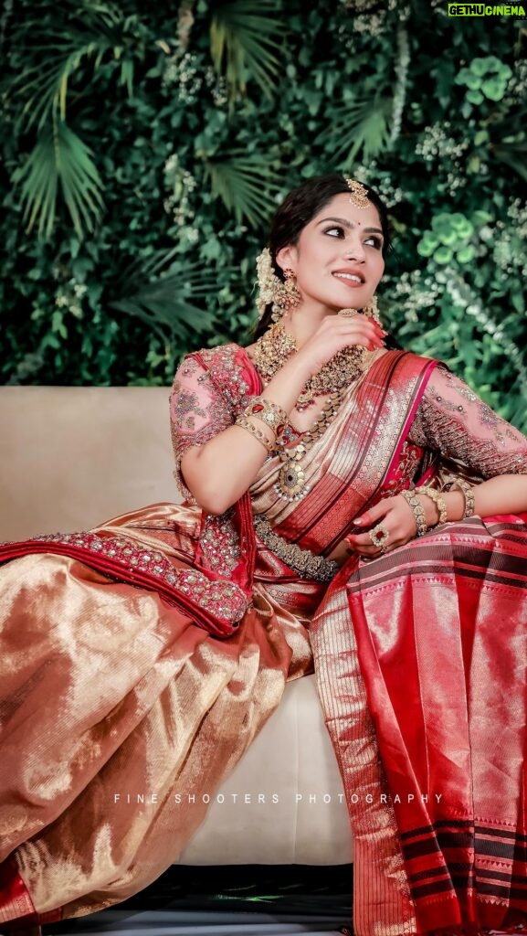 Swasika Instagram - Bride : @swasika The beauty of this bridal look is created where traditional look met with modern fashion. A special thanks to @Kanjeevaram_ for the stunning saree. Heart felt gratitude to @abilashchickumakeupartist for making this dream into a real moment. For Order confirmation please whatsapp +91 9895019718.[whastapp only] Blouse and dupatta @jazaashdesignstudio Saree @kanchivaram.in Special mention @malluverity for the video #jazaash #2024designs #jazaashoutfits #celebritybride #swasika #sareefashion #keralastyle #bridesofjazaash #traditional #indiancouture #loveislove #love #instagram #fashion #fashiondesigner #handmade #dupattaveil #instagood #instadaily #indiancraftsmanship #instafashion #instafamily #keralawedding #bridesofindia #bridesofkerala.