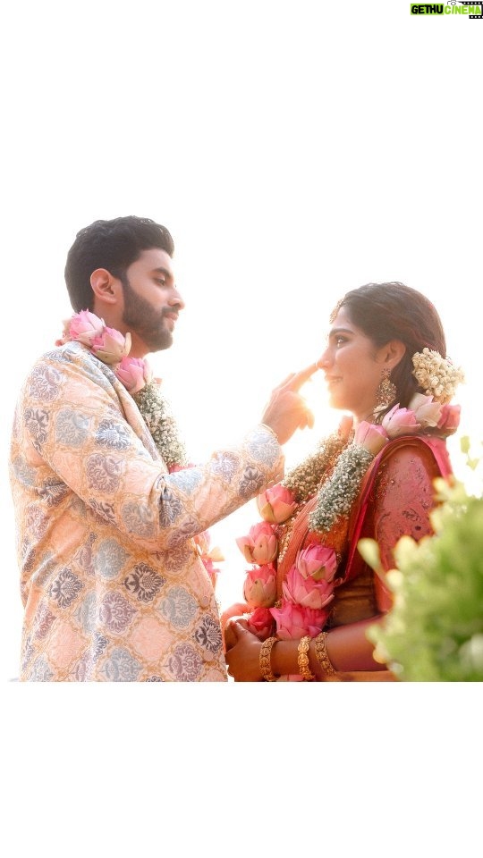 Swasika Instagram - 🥰 24.1.24 🥰 Mua for Swasika : @abilashchickumakeupartist Mua for Prem : @makeoverbykichu Styling for swasika: @abilashchickumakeupartist Styling for prem: @amal_gop Special thanks : @nithinsuresh_su Blouse and dupatta : @jazaashdesignstudio Saree : @kanchivaram.in Prem's dress : @men_in_q_wedding Ornaments: @ttdevassy Garland: @blackgold_designingstudio Photography: @weddingbellsphotography Events. @oyster_events_ #swasikavj #swasika #premjacob #wedding #ps4ever #swasamay #premsika