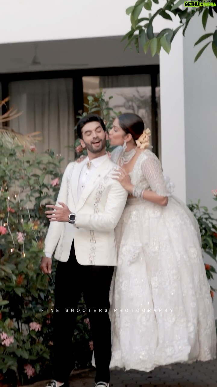 Swasika Instagram - Joined in love, surrounded by joy, family celebrates a wedding filled with happiness and endless blessings.The celebrations will continue… PS FOR EVER❤️ Camera and editz 📷 @abi_fine_shooters . MUA & Styling @abilashchickumakeupartist Swasikas Costume @jazaashdesignstudio Accessories @goodwillcollectionskerala . Styling for Prem @amal_gop Outfit for prem @life_of_colours_ Mua for prem @makeoverbykichu RECCAA Club