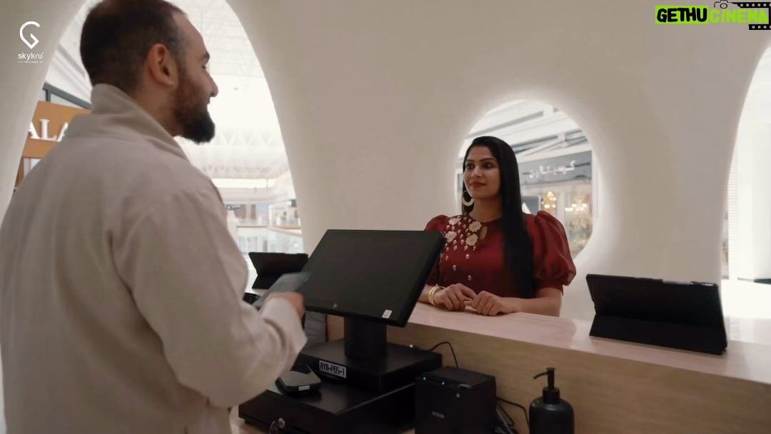 Swasika Instagram - Discover Dubai’s diverse allure, where culture and energy collide to offer something for everyone. Explore its potential and be pleasantly surprised.” . . . . #skykru #skykrutravel #tourpackages #dubai🇦🇪