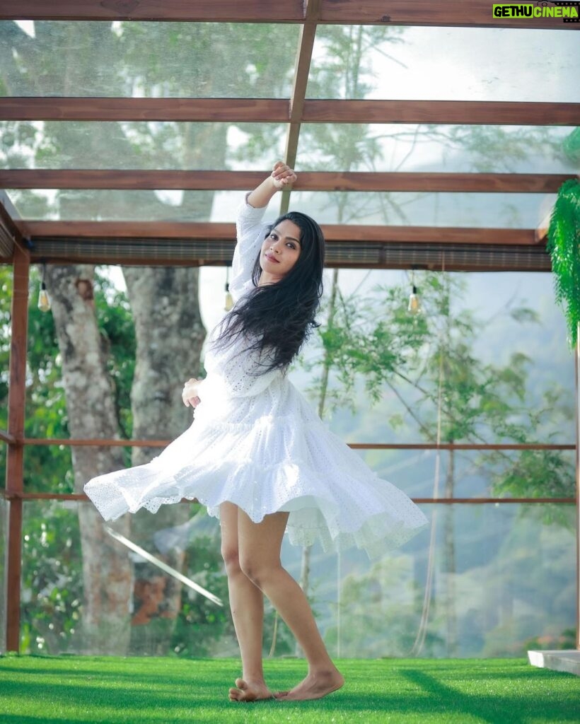 Swasika Instagram - White dress ,endless possibilities 😊 Wearing @denairaboutique MUA @nash_makeover_by_nishana Styling @tharunya_vk