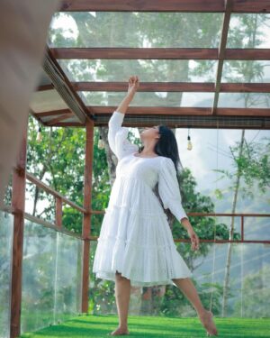 Swasika Instagram - White dress ,endless possibilities 😊

Wearing @denairaboutique 
MUA @nash_makeover_by_nishana 
Styling @tharunya_vk