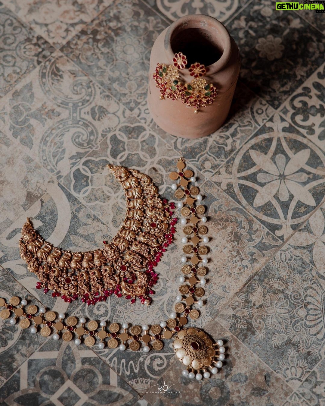 Swasika Instagram - Thank you @ttdevassy for this beautiful collection ❤️