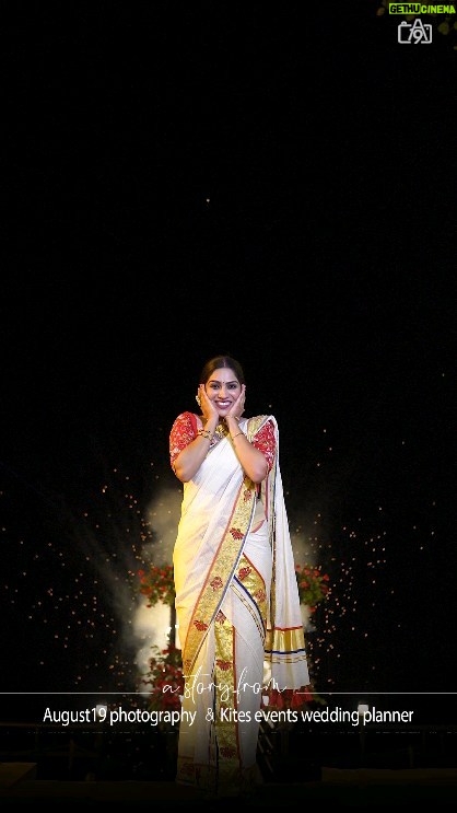 Swasika Instagram - Thank you @kites_events_ and @august19photography for this surprise . A glimpse from my dhakshina function. Mua : @abilashchickumakeupartist Styling : @nithinsuresh_su Saree : @ar_handlooms_kuthampully Setmund handwork : @minnaram_designer_boutique Blouse : @minnaram_designer_boutique Jewellery: @kaya_online_ Photography: @august19photography Event : @kites_events_ #swasikavj #swasika #swasikavijay #dakshina #keralasaree #ps4ever #premjacob