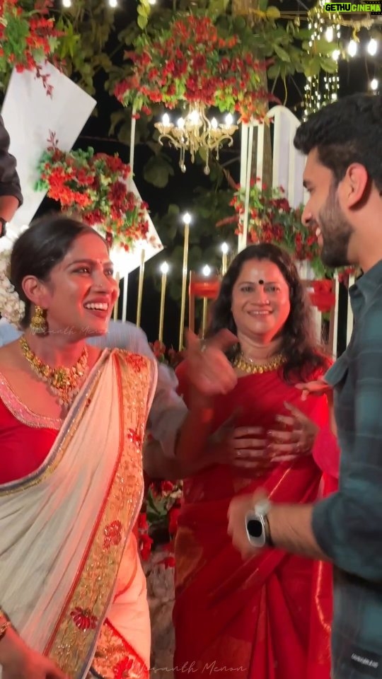 Swasika Instagram - Surprising my girl during her Gulabi 😊😬 Video nd edits : @nvm___official Thanks @sanjananisanth for helping me give her this Event by @kites_events_ #haldi #weddings #shoot #ps4ever #psforever #prem #swasika #swasikawedding #mallu #hindu #chrisitian