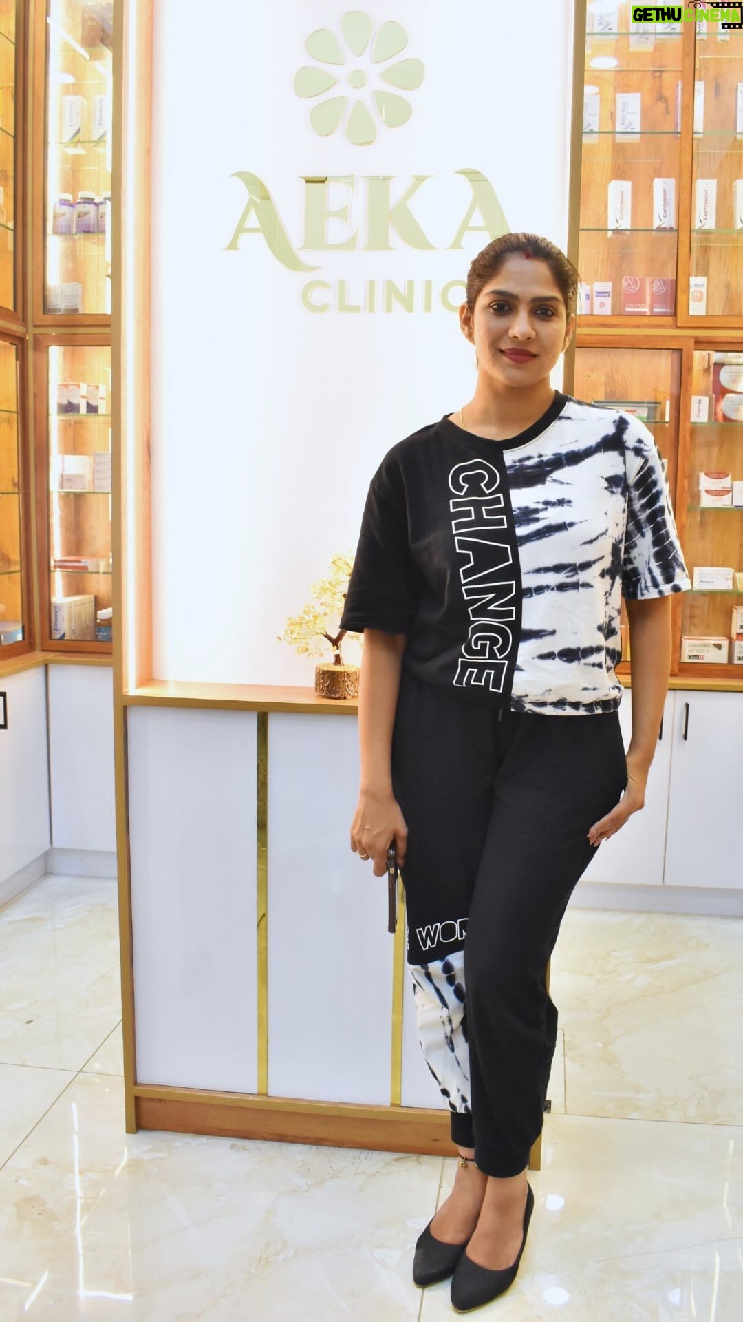 Swasika Instagram - Embarking on my journey to silky smooth skin with laser hair reduction at Aeka! #beauty #skintreatment #aeka #trivandrum #lulumall #skin #hairproblems #skincareroutine #skincaretips #beautytips LULU Trivandrum