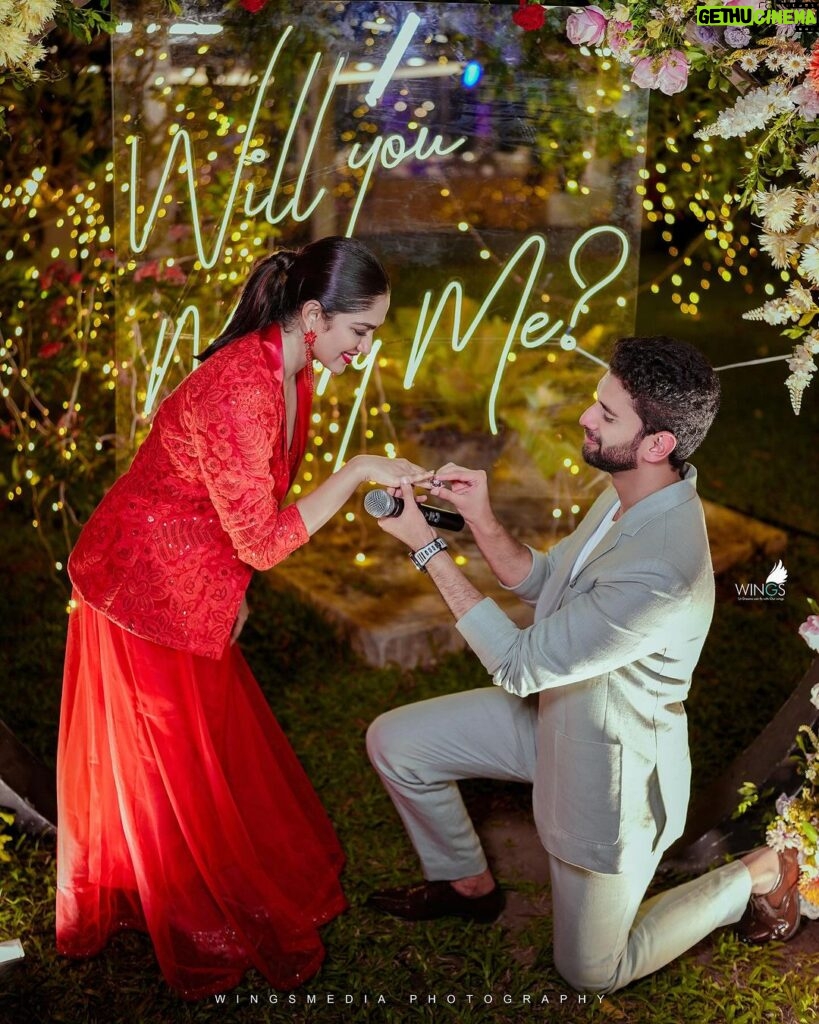 Swasika Instagram - PS 4ever SWASIKA ❤️ PREM #proposal #willyoumarryme #event @pakyoweddings @ansari_pakyo 📸 @wingsman__munavarali