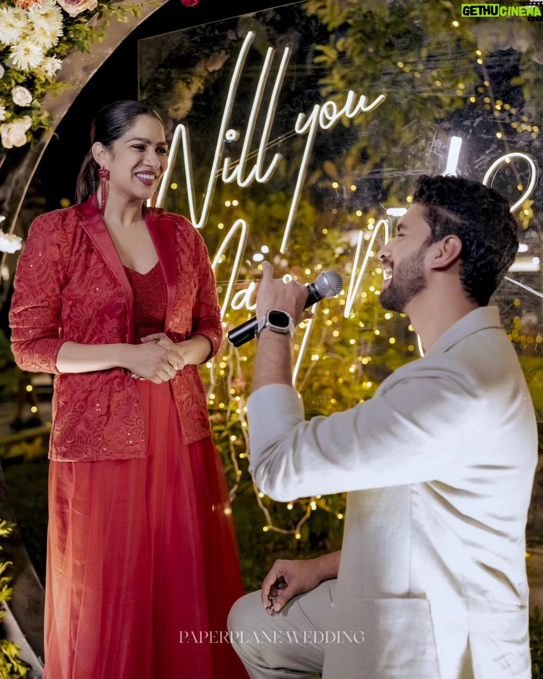 Swasika Instagram - The First Official Proposal 🥰🥰🥰 Mua : @abilashchickumakeupartist Swasikas Costume: @thantrek.design.couture Prem's Costume: @men_in_q_wedding Styling: @amal_gop Photography: @paper_plane_wedding Events : @pakyoweddings #ps4ever #psforever #swasikaprem #prem #wedding #love #marriage #loveisintheair #shoot #actors Cherai Beach, Kochi