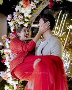 Swasika Instagram - The First Official Proposal 🥰🥰🥰 Mua : @abilashchickumakeupartist Swasikas Costume: @thantrek.design.couture Prem's Costume: @men_in_q_wedding Styling: @amal_gop Photography: @paper_plane_wedding Events : @pakyoweddings #ps4ever #psforever #swasikaprem #prem #wedding #love #marriage #loveisintheair #shoot #actors Cherai Beach, Kochi
