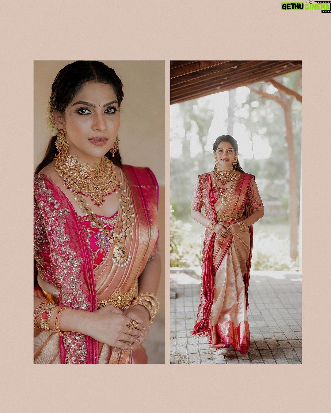 Swasika Instagram - PREM&SWASIKA Decided to do life together ❤️ Photography: @weddingbellsphotography Mua for Swasika : @abilashchickumakeupartist Mua for Prem : @makeoverbykichu Styling for swasika: @abilashchickumakeupartist Styling for prem: @amal_gop Special thanks : @nithinsuresh_su Blouse and dupatta : @jazaashdesignstudio Saree : @kanchivaram.in Prem’s dress : @men_in_q_wedding Ornaments: @ttdevassy Garland: @blackgold_designingstudio Events. @oyster_events_ Shot on: @canonindia_official #swasikavj #swasika #premjacob #wedding #ps4ever #swasamay Indriya Beach Resort and Spa, Cherai, Kochi