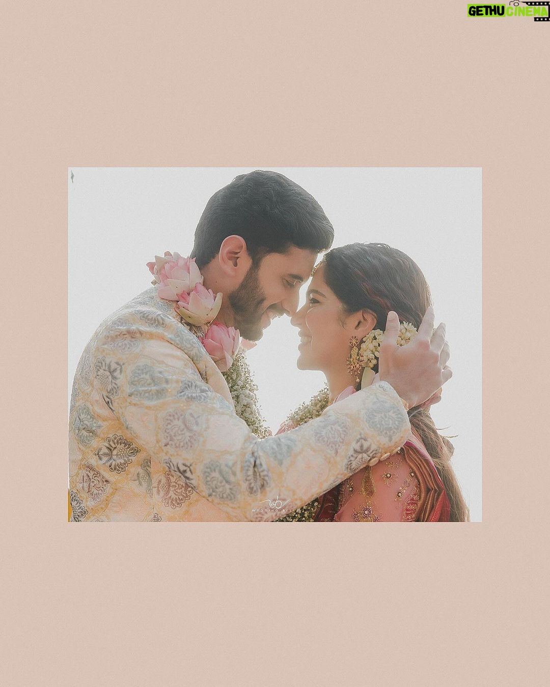 Swasika Instagram - PREM&SWASIKA Decided to do life together ❤️ Photography: @weddingbellsphotography Mua for Swasika : @abilashchickumakeupartist Mua for Prem : @makeoverbykichu Styling for swasika: @abilashchickumakeupartist Styling for prem: @amal_gop Special thanks : @nithinsuresh_su Blouse and dupatta : @jazaashdesignstudio Saree : @kanchivaram.in Prem’s dress : @men_in_q_wedding Ornaments: @ttdevassy Garland: @blackgold_designingstudio Events. @oyster_events_ Shot on: @canonindia_official #swasikavj #swasika #premjacob #wedding #ps4ever #swasamay Indriya Beach Resort and Spa, Cherai, Kochi