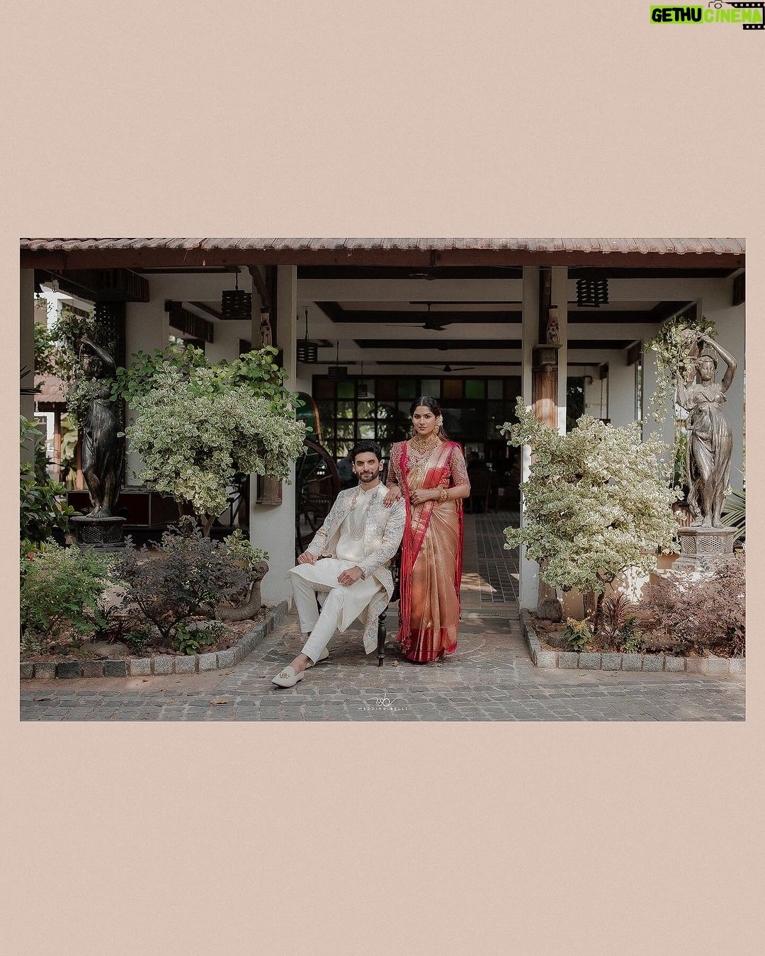 Swasika Instagram - PREM&SWASIKA Decided to do life together ❤️ Photography: @weddingbellsphotography Mua for Swasika : @abilashchickumakeupartist Mua for Prem : @makeoverbykichu Styling for swasika: @abilashchickumakeupartist Styling for prem: @amal_gop Special thanks : @nithinsuresh_su Blouse and dupatta : @jazaashdesignstudio Saree : @kanchivaram.in Prem’s dress : @men_in_q_wedding Ornaments: @ttdevassy Garland: @blackgold_designingstudio Events. @oyster_events_ Shot on: @canonindia_official #swasikavj #swasika #premjacob #wedding #ps4ever #swasamay Indriya Beach Resort and Spa, Cherai, Kochi