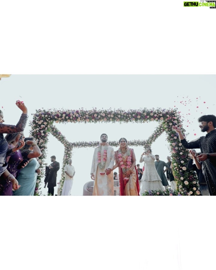 Swasika Instagram - PREM&SWASIKA Rhythms_of_Romance❤️❤️ Photography: @weddingbellsphotography Shot on : @canonindia_official (R5) Mua for Swasika : @abilashchickumakeupartist Mua for Prem : @makeoverbykichu Styling for swasika: @abilashchickumakeupartist Styling for prem: @amal_gop Special thanks : @nithinsuresh_su Blouse and dupatta : @jazaashdesignstudio Saree : @kanchivaram.in Prem’s dress : @men_in_q_wedding Ornaments: @ttdevassy Garland: @blackgold_designingstudio Events. @oyster_events_ #swasikavj #swasika #premjacob #wedding #ps4ever #swasamay #vibewithcanon Indriya Beach Resort and Spa, Cherai, Kochi