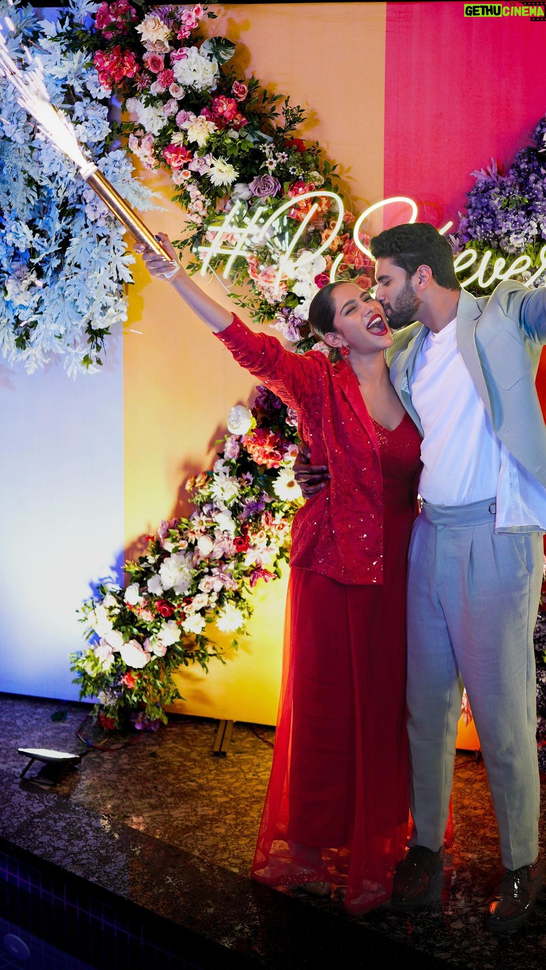 Swasika Instagram - Two hearts, one cocktail shaker—let the love story continue. 🍸❤️ #Newlyweds We are all hearts to host Swasika & Prem prewedding Cocktail Party in Cococabana theme✨ DOP @wings_media @weddingsutra @wedding_trendzz @weddingdecorstory @wedmegood @wedmegoodsouth @wed @keralawedding_styles @weddingz.in @weddecor.in @shaadi.com #influencer #swasika #swasikawedding #wedding #weddingdecor #filmphotography #influencers #weddingvibes #marriage