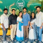 Swasika Instagram - Happy married life 🥂 @swasikavj @premjacob06 Kowdiar
