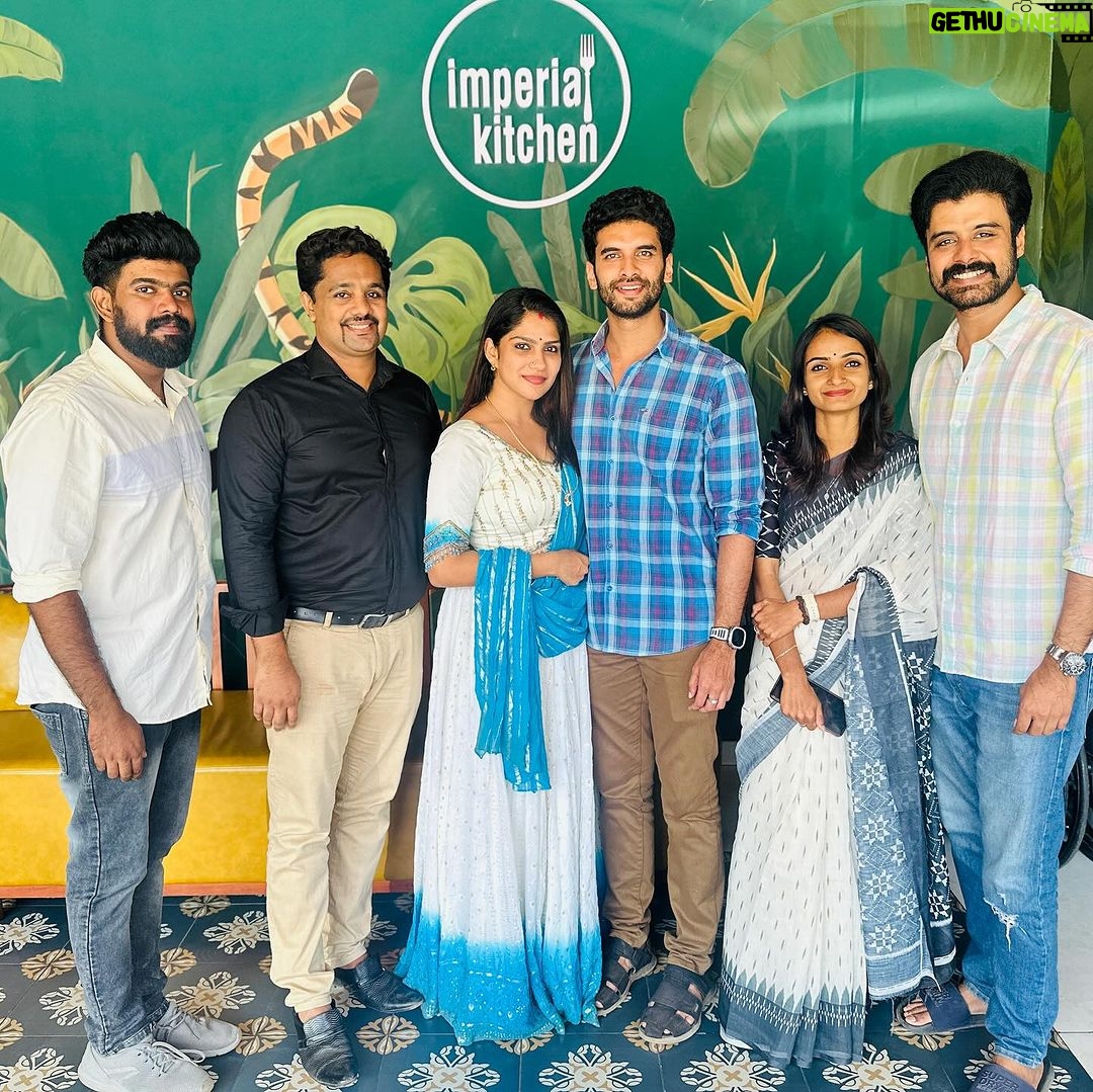 Swasika Instagram - Happy married life 🥂 @swasikavj @premjacob06 Kowdiar