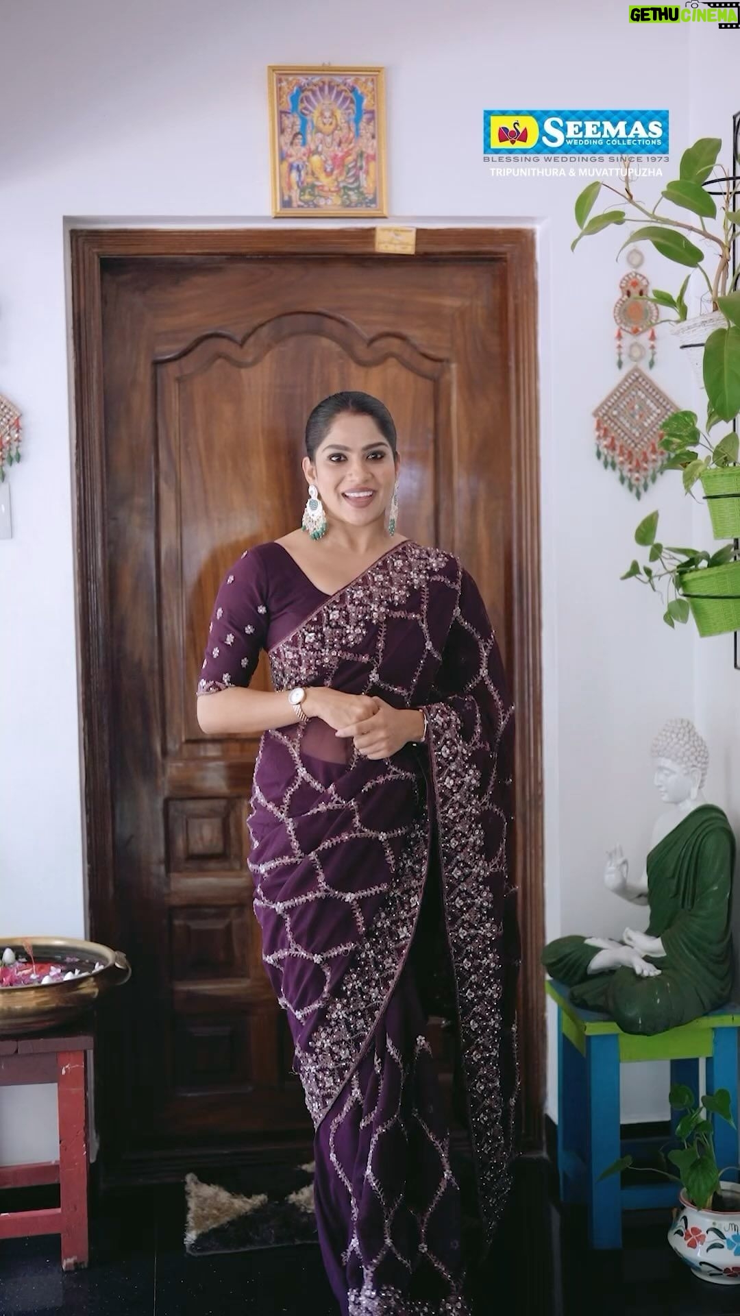 Swasika Instagram - കമന്റ് ഫോളോ ഷെയർ ചെയ്യൂ 2000 വിലയുള് ള10 ഓർഗെൻസാ ഫാൻസി സാരീ സൗജന്യമായി നേടാം ആഘോഷം എന്തുമാവട്ടെ എവിടെയുമാവട്ടെ .......... മുവാറ്റുപുഴ തൃപ്പൂണിത്തുറ സീമസിൽ ❤️നമ്മുടെ കല്യാണം ❤️