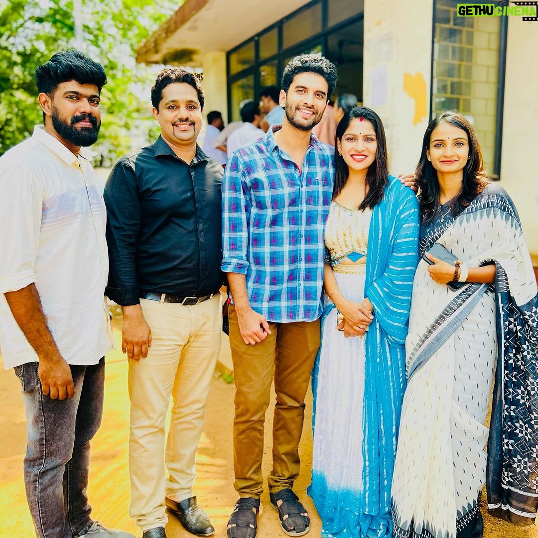 Swasika Instagram - Happy married life 🥂 @swasikavj @premjacob06 Kowdiar