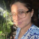 Swastika Mukherjee Instagram – বাবা বলত ঘর ও কথা বলে… তখন ছোটো ছিলাম কথাটা ঠিক বুঝতে পারিনি। 
বাবা মায়েরা কত গভীর কথা কত সহজে বলে দেয়। 
আমার ঘরের এই রোদ মাখা গাছ গাছালি গুলো আমার সবচেয়ে প্রিয়, শোয়ার ঘরে শুধু ঘুমোতে যাই, বাকি পুরো সময়টা এখানেই। মুম্বই থেকে কলকাতা ফিরে গেলে সবচেয়ে বেশি মন কেমন করে গাছগুলো আর পাড়ার পোষ্য গুলোর জন্য। 
 ডাল কেটে বসালে বেশ ওরা নিজের মতন করে বড় হবে – এমন গাছ জানা থাকলে আমায় জানাবেন 🌿🌼
Thank you বাবা ~ ঘর সত্যি কথা বলে গো। Versova, Yari Road